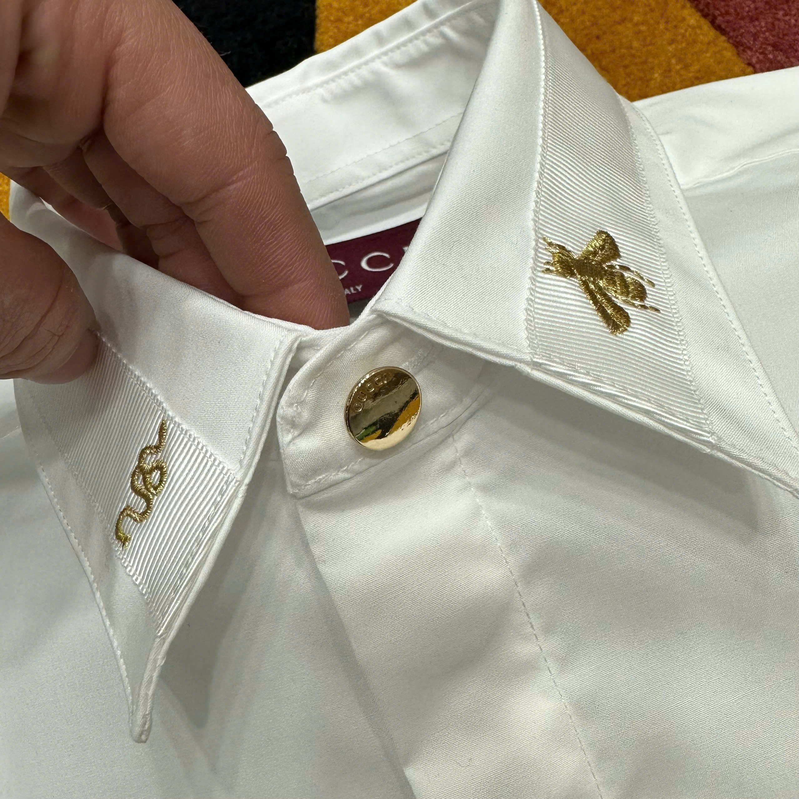 Áo sơ mi dài tay Gucci GC Trắng logo Ong Rắn vàng thêu cổ Like Auth on web MK